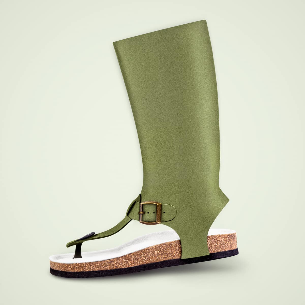 An illustration by Mariaelena Caputi of a shoe that is half sandal and half boot. It is a representation of the climate changes that are affecting the entire world and that in Italy have caused severe flooding in the north and intense heat in the south, dividing the country into two parts.
