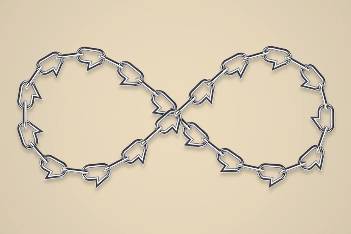 An illustration by Mariaelena Caputi of a chain in the shape of a Mobius strip whose links are speech bubbles.